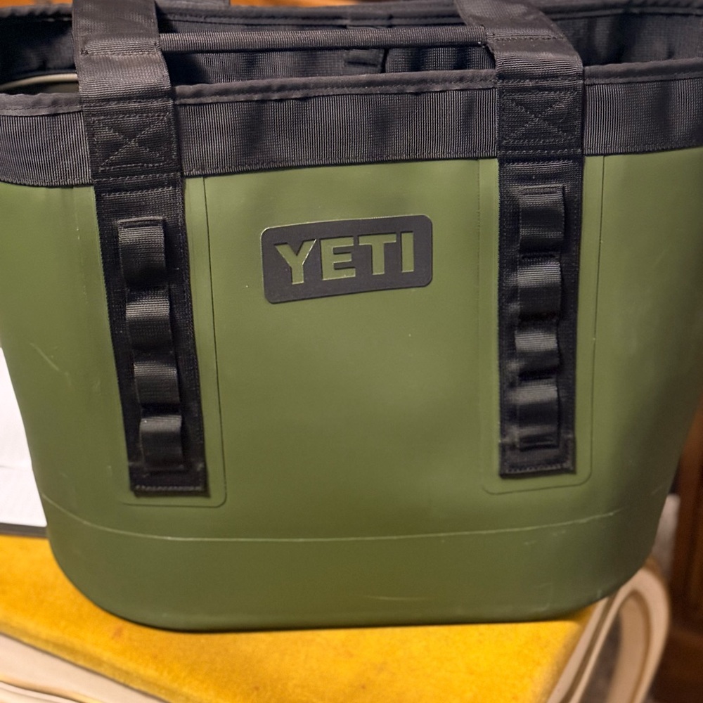 YETI Olive Camino 35